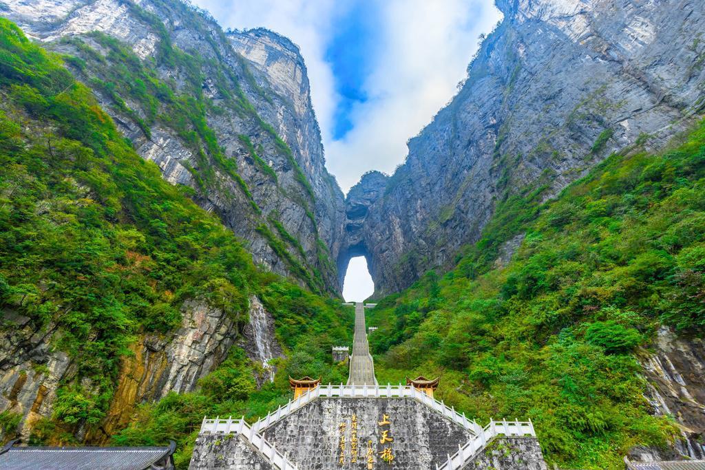 Shopping Stops & Optional Tianmen Mountain Tours