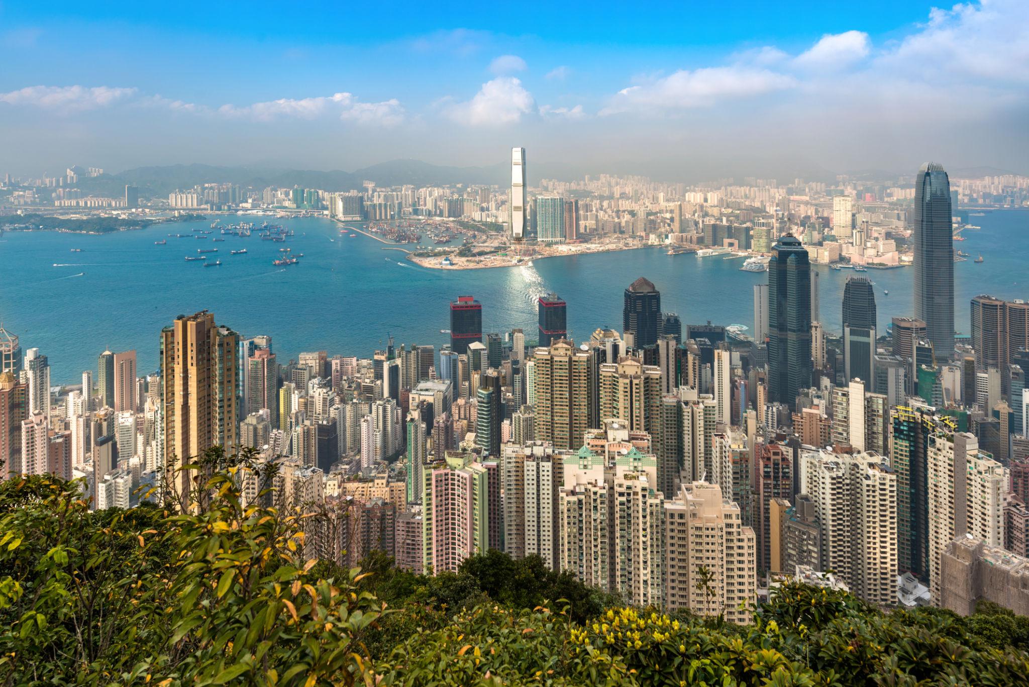 Arrival, Hong Kong Highlights & Transfer to Shenzhen (X/L/X)